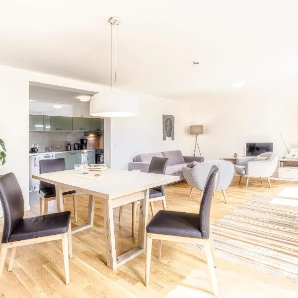 Apartment Premium family im Gustav Seitz Gästehaus, hotel in Trebnitz
