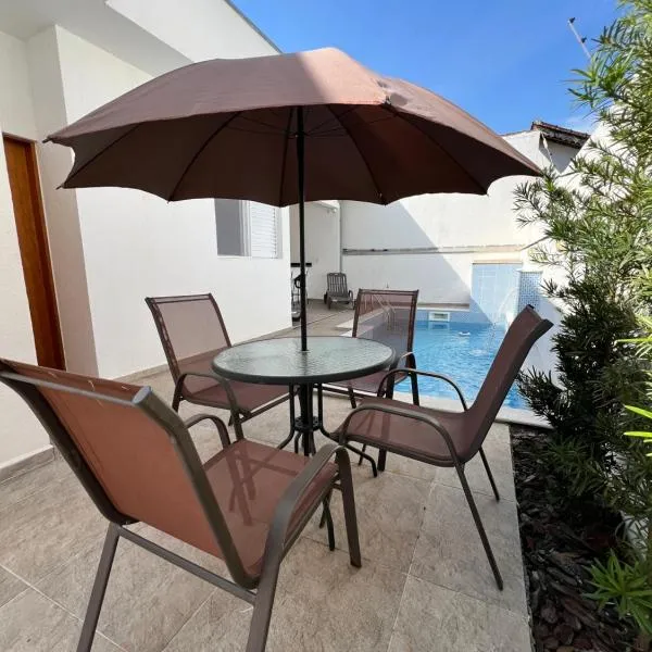 Casa com piscina, 700M da praia, hotel di Peruíbe