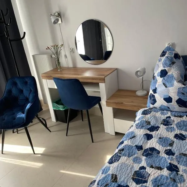 Centrum Premium Apartment free Parking - 3 Adults, хотел в Зельона Гора
