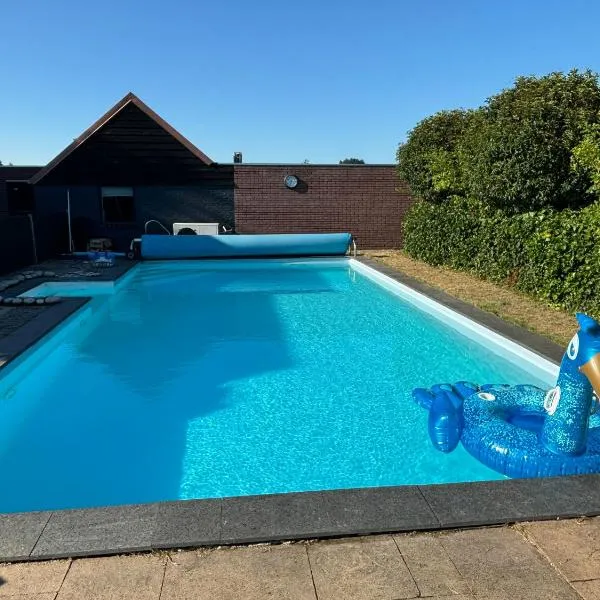 vakantiehuisje DE WEELEN met Jacuzzi, hotel v destinaci Lutjebroek