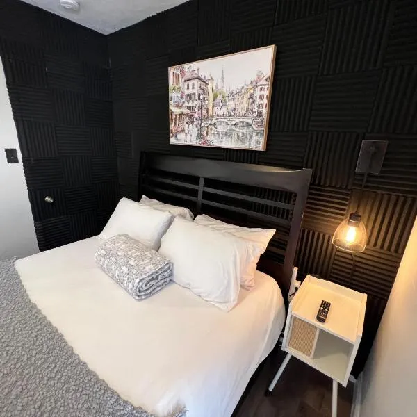 Pura Vida Private Access, Room & Bathroom, hotel v destinaci West Palm Beach
