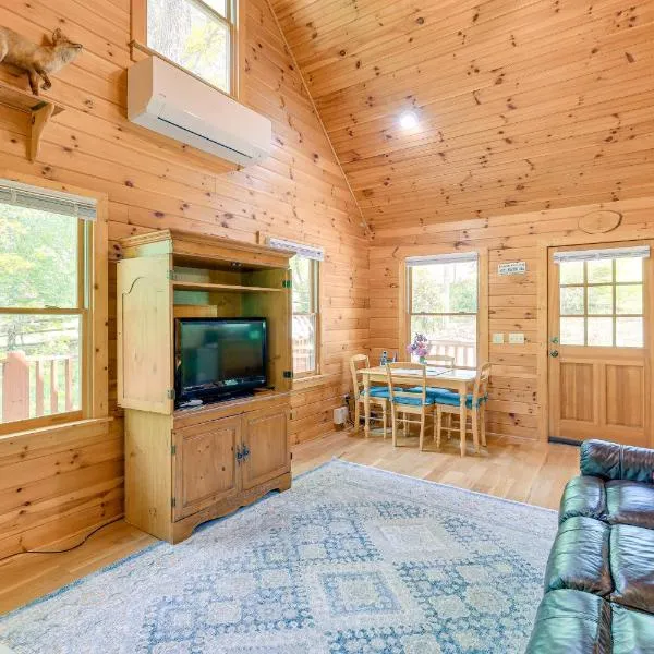 Quaint Cabin with Stream in Blue Ridge!, hotel in Sparta