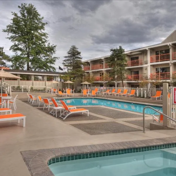 Ashland Hills Hotel & Suites, hotel di Ashland