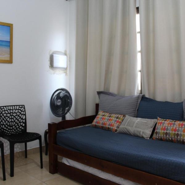 Casa simples, ampla e confortável a 5 min da praia - Foto 2
