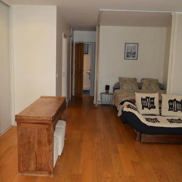 Apartment 10 mn from Champs-Élysées PARIS, hotel v destinácii Neuilly-sur-Seine
