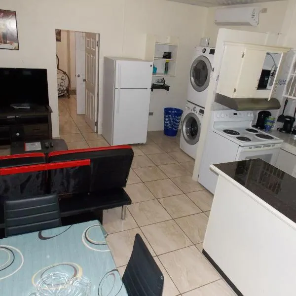 Stewart Apt- Trincity, Airport, Washer, Dryer, Office, Cable , WiFi, hotel v destinaci Trincity 