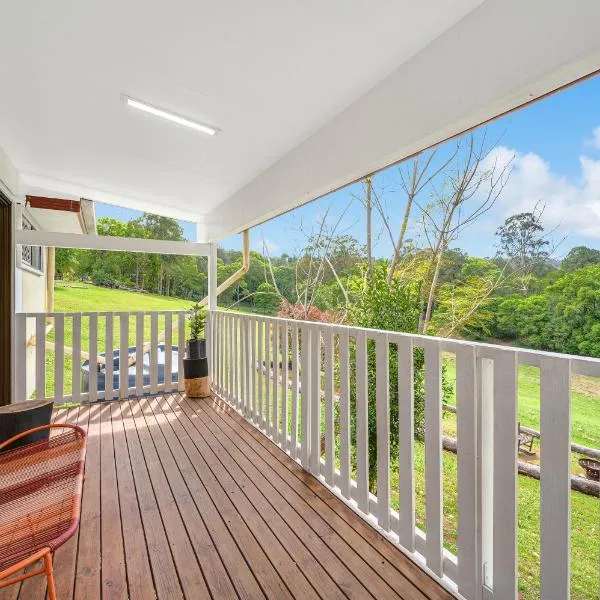 Pet friendly cozy cabin, hotel en Woombye