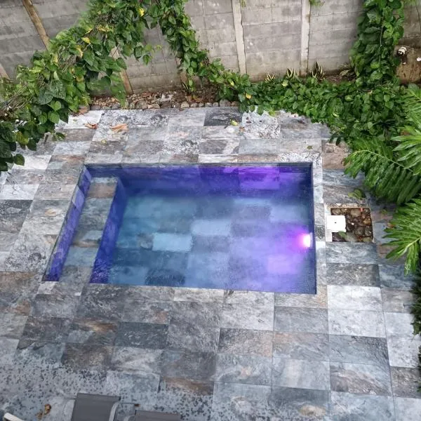Uvita Stone House, hotel in Uvita