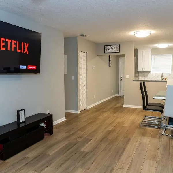 Cozy and Modern Vacation Home, hotel v destinaci Hallandale Beach