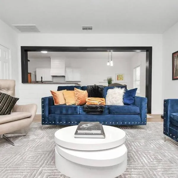 10min from Fort Bend Epicenter Stylish 4 Bedroom home, hotel in Lane Airpark