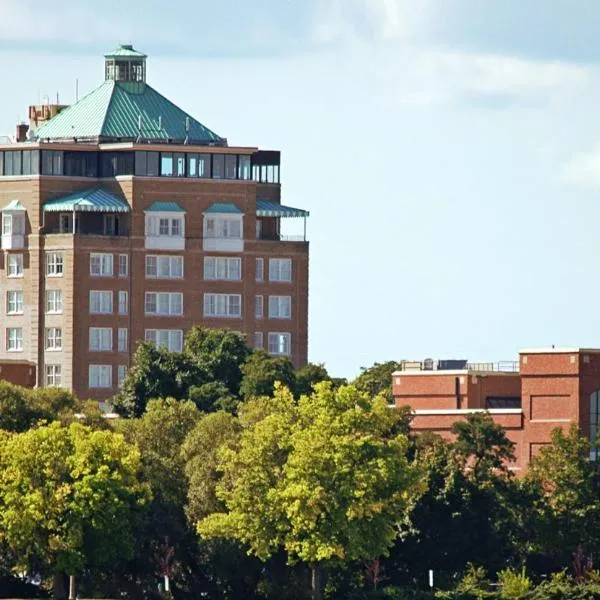 Park Place Hotel & Conference Center, hótel í Lake Ann