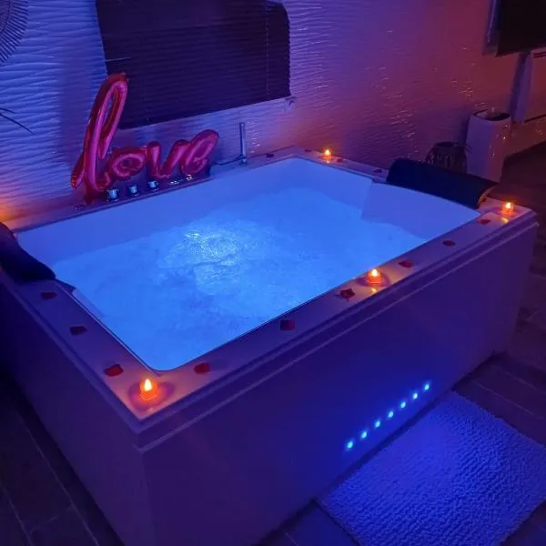 Loft avec jacuzzi illimité et privatif au calme 20 min Paris, ξενοδοχείο σε Saint-Prix