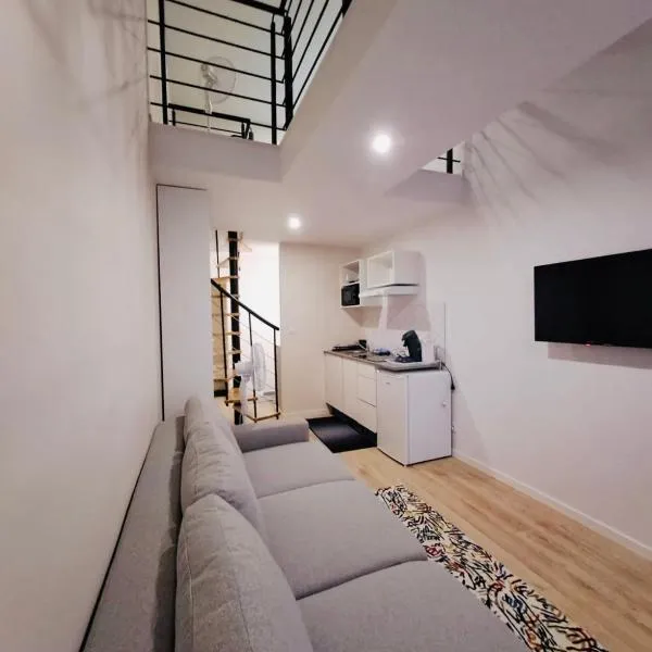 Studio Mezzanine Métro 14 Paris、オルリーのホテル