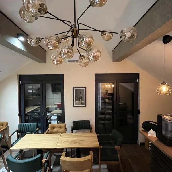 La Roue, hotel a Vršac