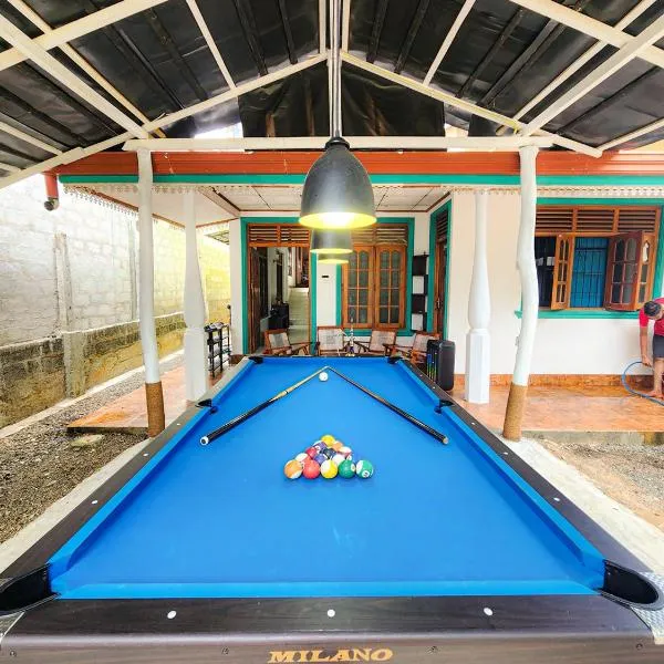 Evoke Hostels, Hiriketiya beach, hotel v destinaci Dikwella