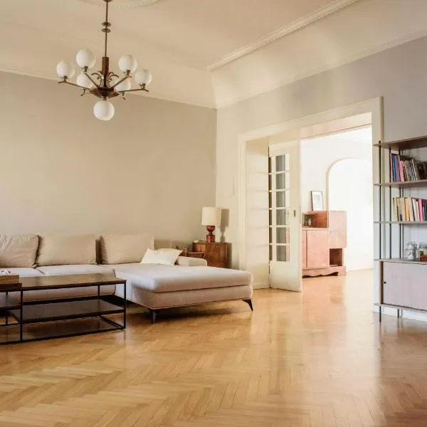 W zgiełku miasta, u nas zaznasz 90 m2 komfortowej przestrzeni mieszkania fabrykanta, hotel in Łódź