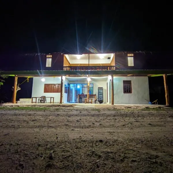 Surfcamp katiet mentawai, hôtel à Katiet