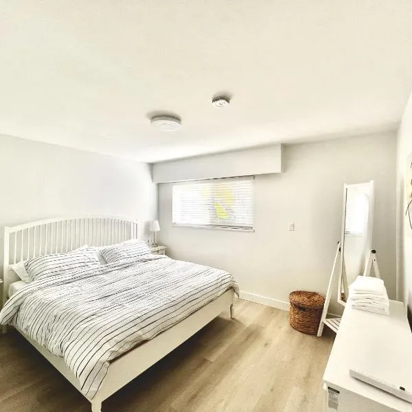 Cozy 3BR Holiday Retreat 2 Free Parking AC King BD, hotel v destinaci Vancouver