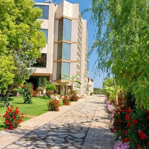 Hotel Different, hotel v destinaci Divjakë