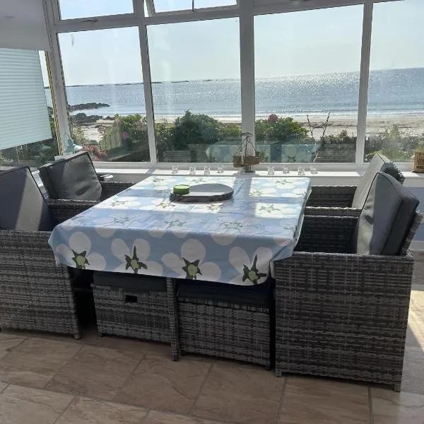 Unique house in an idyllic situation on a beach, hotel in Port Ellen