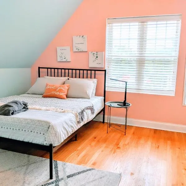 Spacious Room by Medical District & UIC, hotel in Chicago