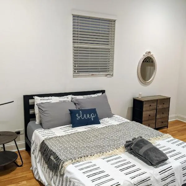 Cosy room near medical district with private balcony, hotel in Chicago
