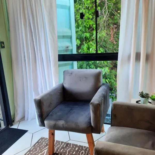Apartamento Container com Sacada, Split e Estacionamento, hotel v destinaci Canoas