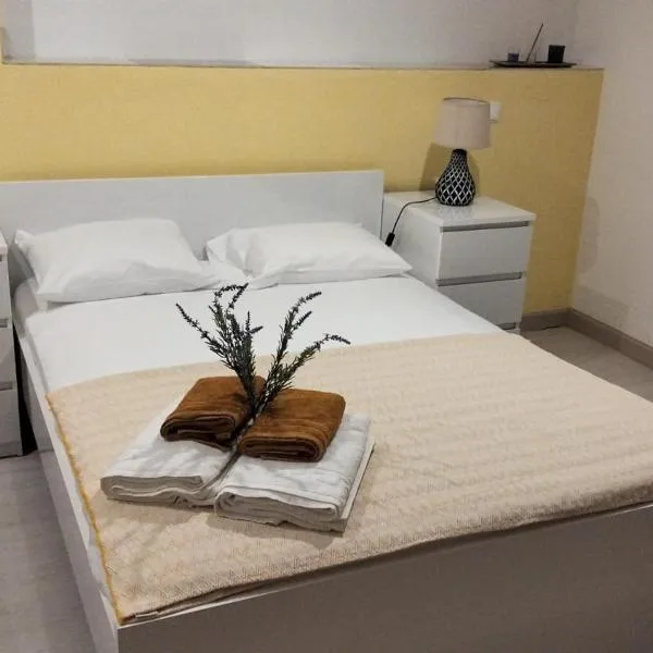 Special Room Sofia's Happy House- Almodôvar Ourique - Room 3, hotel in Aldeia dos Fernandes