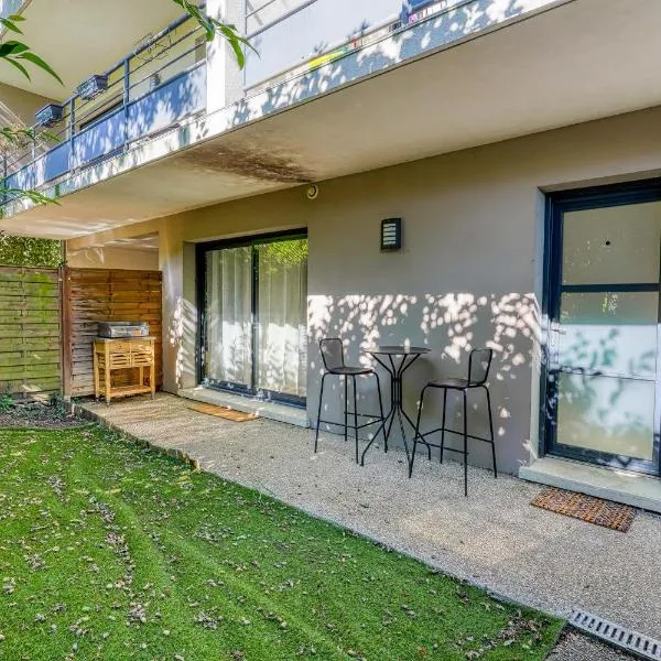 Superbe studio avec terrasse, hotel i Brunoy