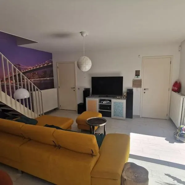 Rustige ruime duplex, hotel v destinaci Wijnegem