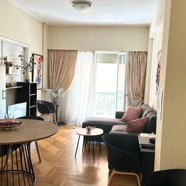 Harokopio Apartment in Athens, hotel v Aténách