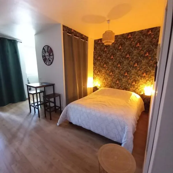 En baronnies charmant studio avec balcon et parking, hotel v destinaci Auch