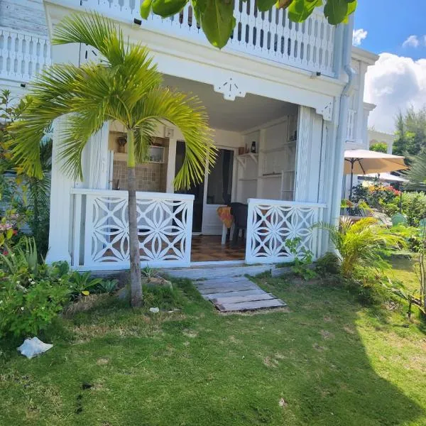 The Palm - Studio on the beach, ξενοδοχείο σε Baie Nettle