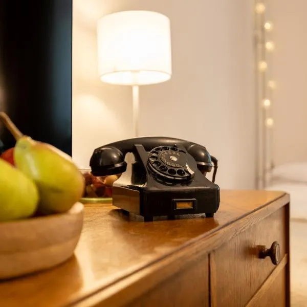 Na Muranowie - mieszkanie z historią I In Muranów - a flat with Warsaw history, hotel i Warszawa