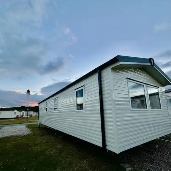 Sea La Vie Caravan at Silver Sands Holiday Park, hotel v destinaci Lossiemouth