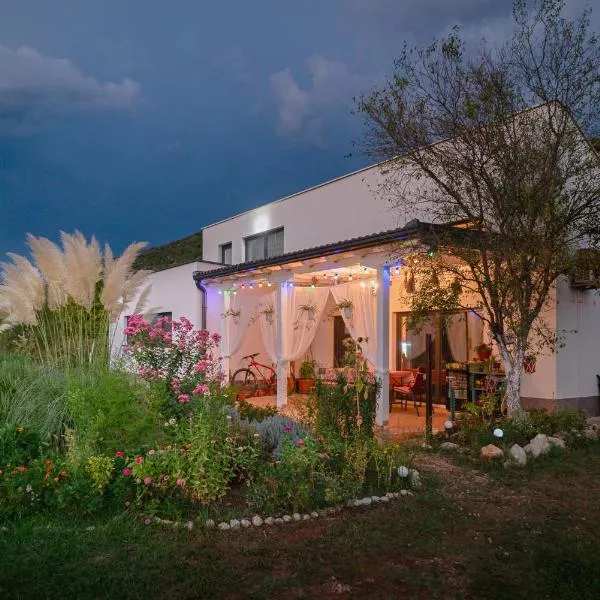 OZ - Obecana Zemlja Permaculture Homestead, hotel v destinaci Blagaj