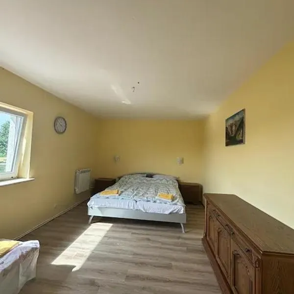 Stajnia nad Rozlewiskiem - agroturystyka Barcice, hotel in Barcice