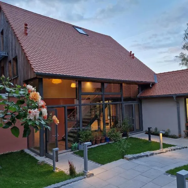 Ada's Buka Chalet auf dem Felsberg, hotel v destinaci Lautertal
