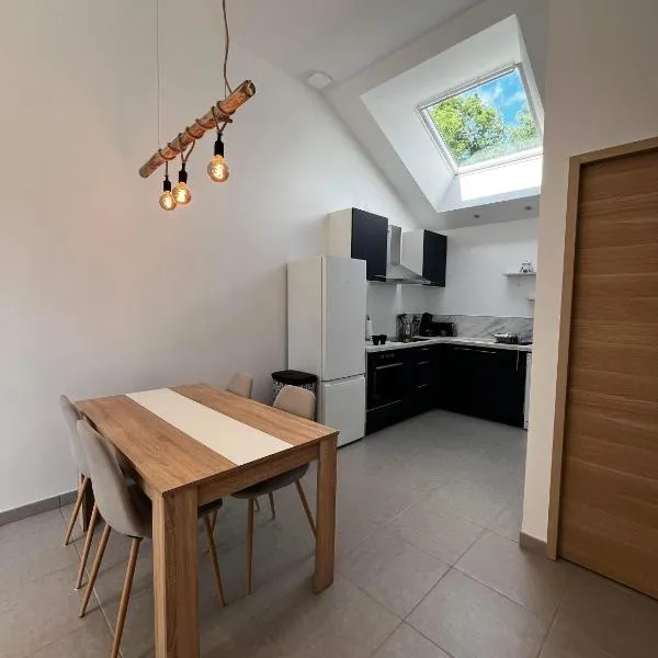 Les Gîtes des Apallus, hotel in Saint-Brisson-sur-Loire