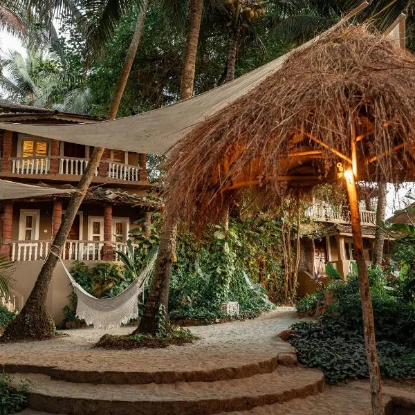 Anahata Retreat Beach Front Ashwem Goa, hotel v destinaci Mandrem