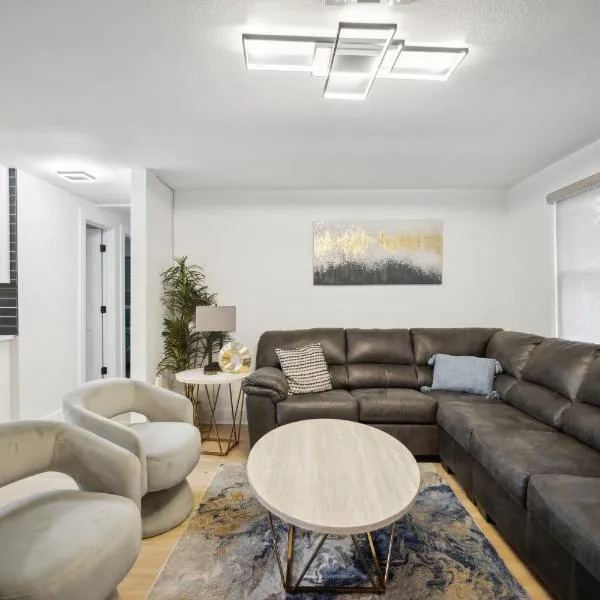 3Bd 2Ba House with Parking Laundry and Large Patio, hotel en Largo