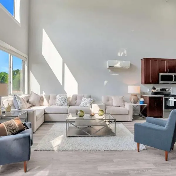 Luxe Condo Overlooking Park, Hotel in Birmingham