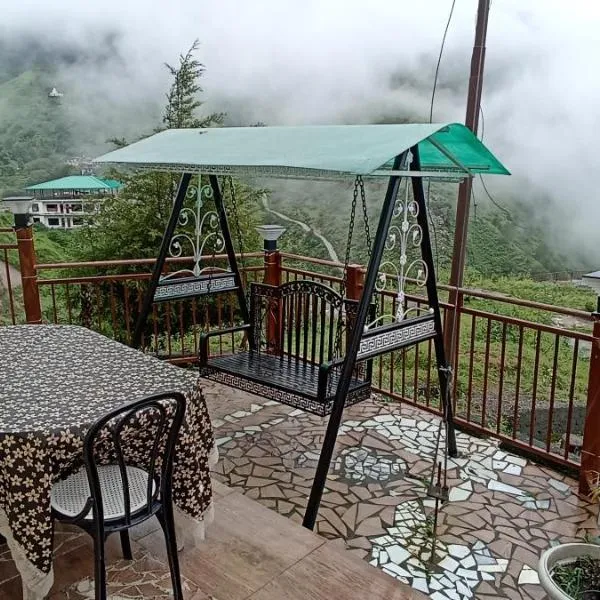 Icebergs Mussoorie - A Boutique stay and 24 hrs roof top cafe, hotel v destinaci Mussoorie