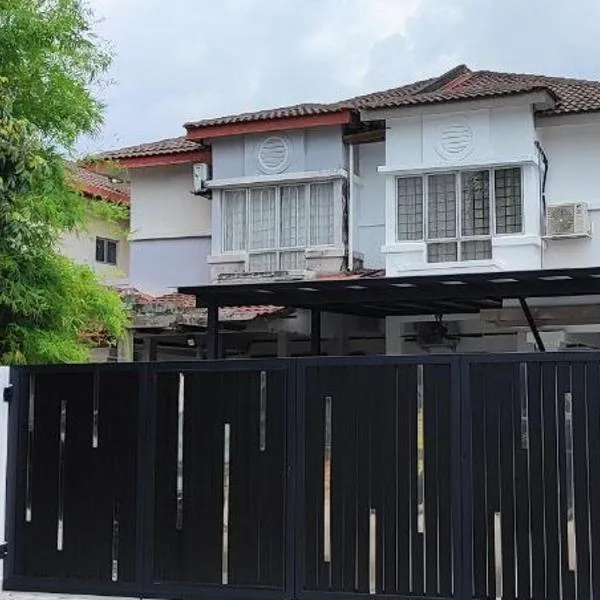 Homestay Anggerik 56 Saujana Utama, hotel v destinaci Sungai Buluh