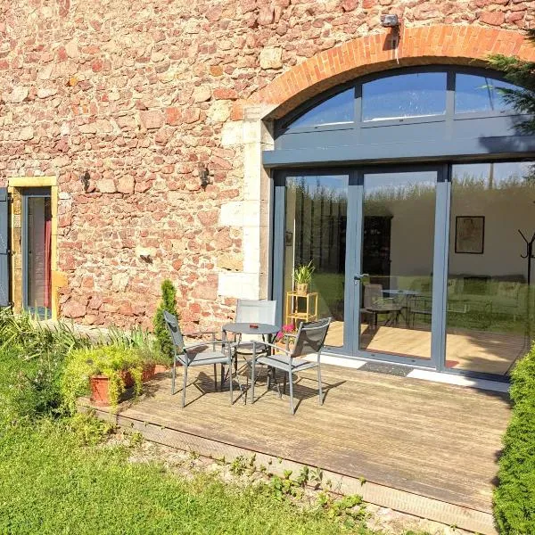 Maisonnette avec jardin, hotel in Le Coteau