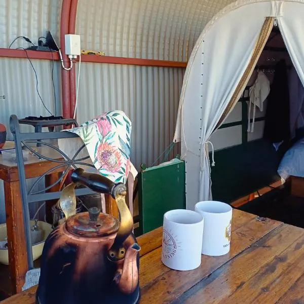 Willem Sternbergwa Adam se Uitspanning, Hotel in Orania