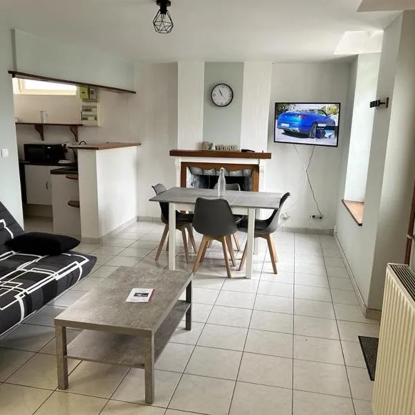 Appartement 29A - MAILLY LE CAMP, hotel em Mailly-le-Camp