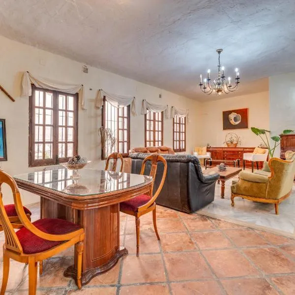 El Abuelo, hotel v destinaci Guaro