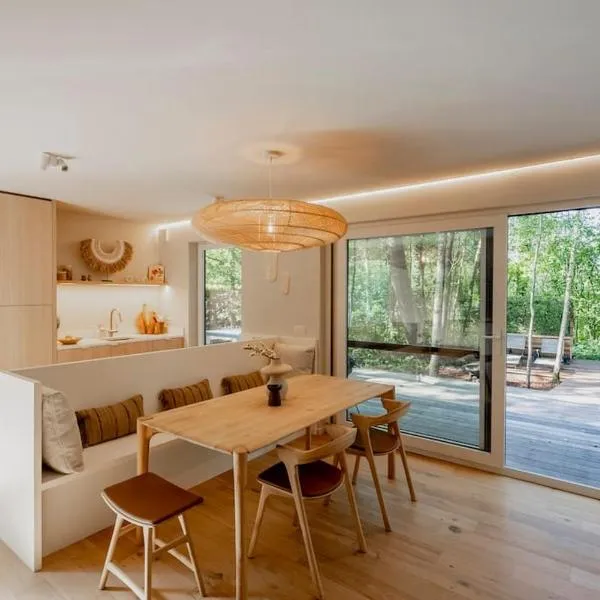 Luxe chalet met sauna in een oase van rust, hotel in Hulshout