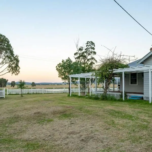Janie s Cottage Secluded Wine Country Home, hotel in Broke